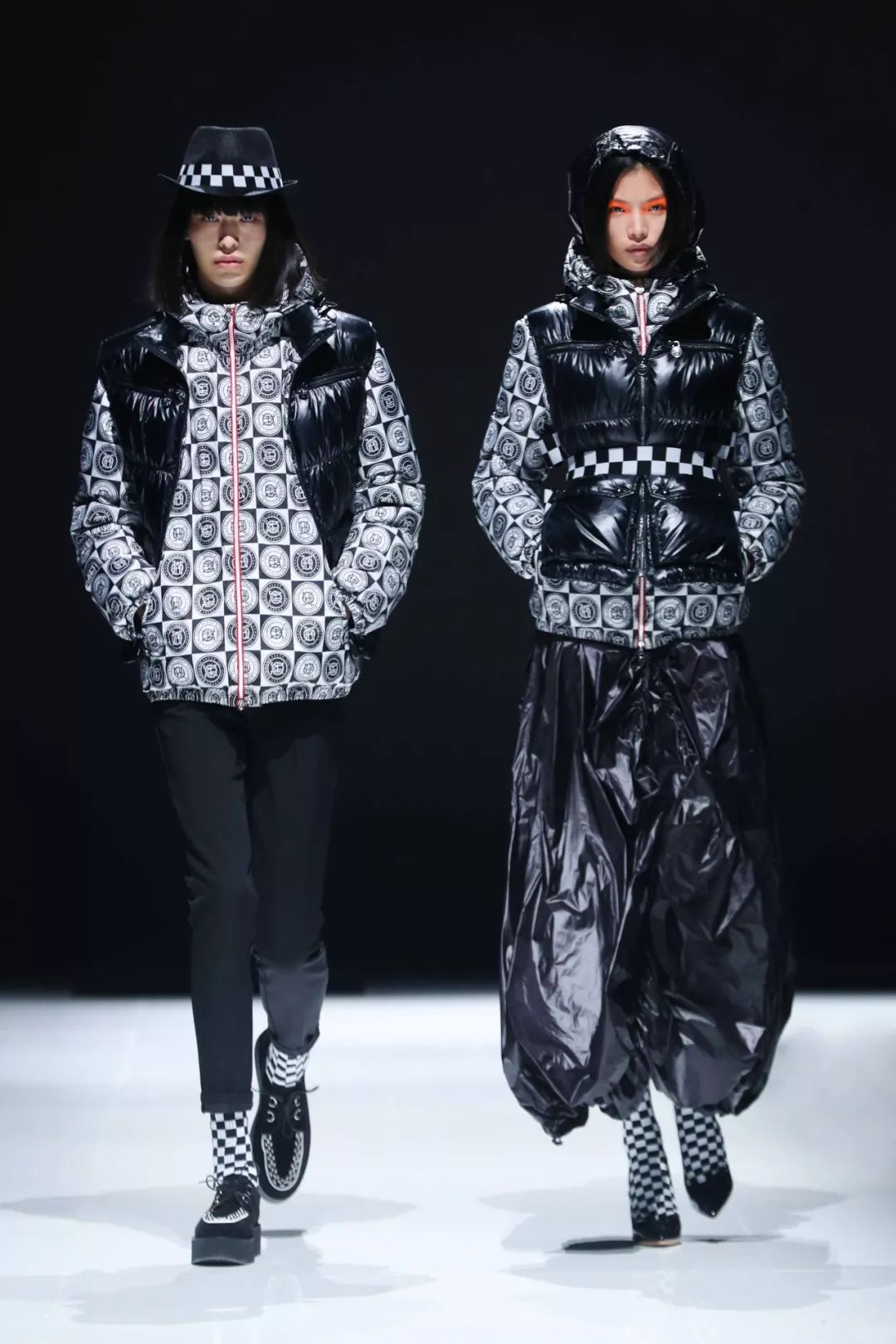 为了抢全球大咖都在翻牌的羽绒服，我差点挤晕在波司登...