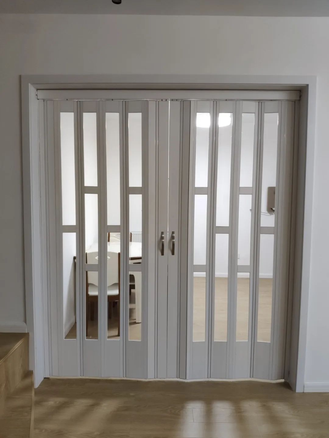 卫生间太小马桶放到哪里合适,卫生间折叠门两面推