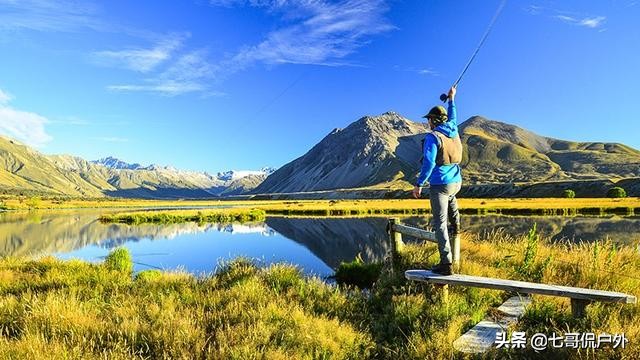 水库钓鲤鱼技巧和方法,10月份钓水库鲤鱼钓深还是钓浅