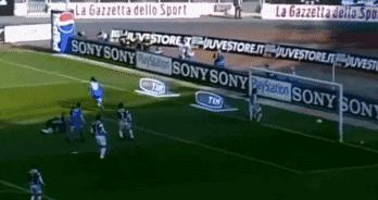 精准长传和低空传球,皮尔洛销魂长传