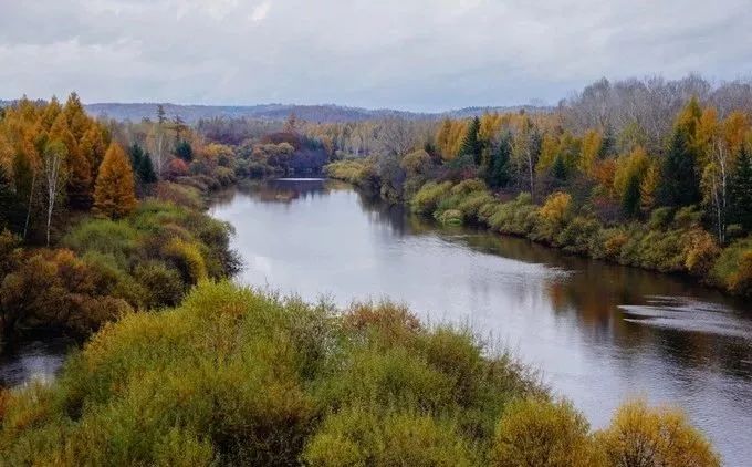 年平均气温25度左右的城市,年平均气温18度城市