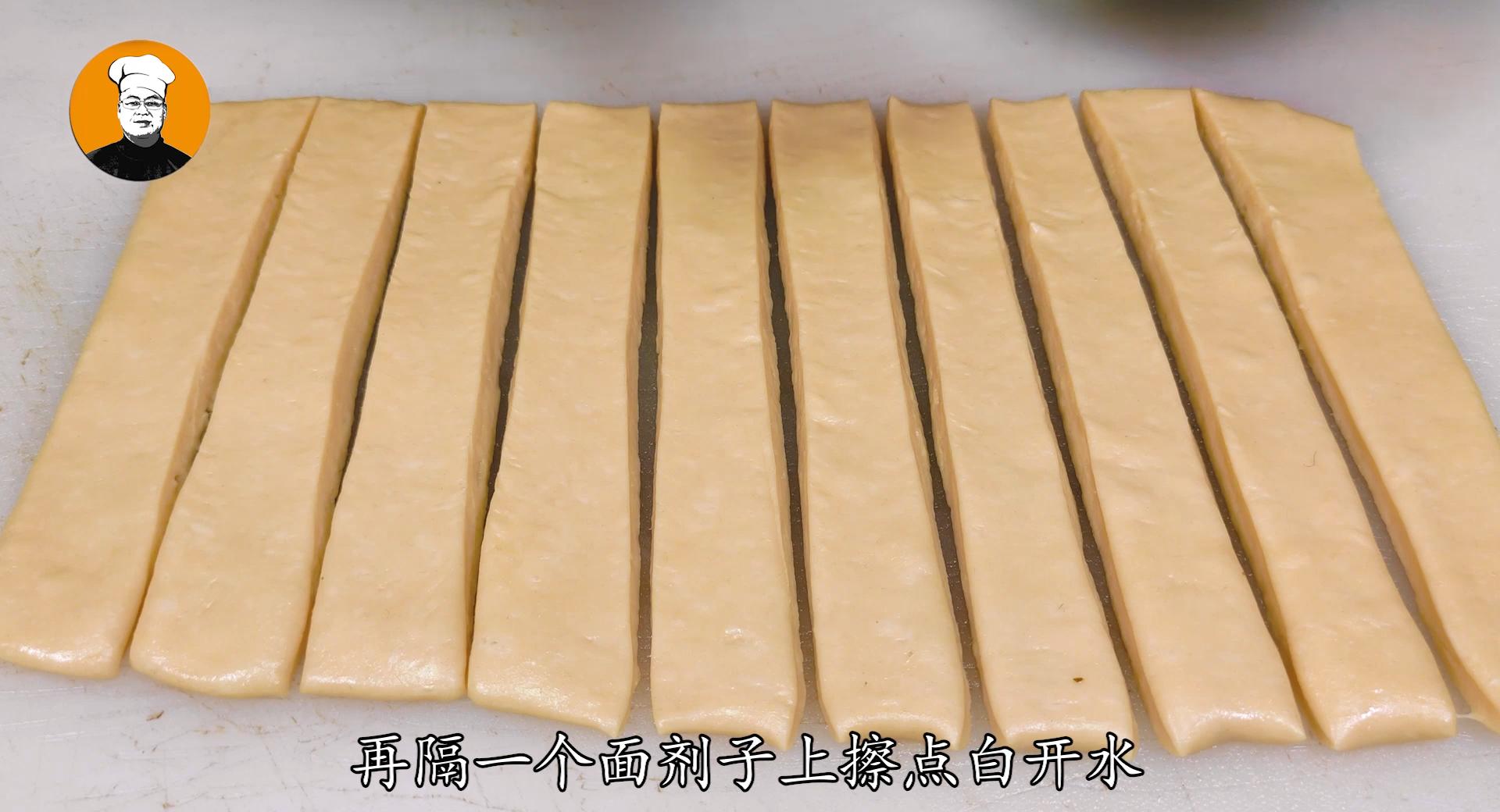 油条家常做法酥脆不硬,油条简单好吃的做法