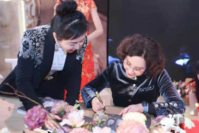 ​马小秋《秋言物语Ⅱ》新书发布会暨博士学位授衔仪式成功举办