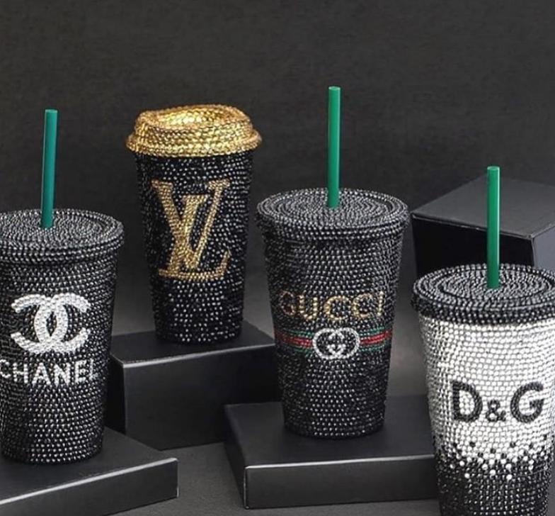 国外富二代圣诞集体炫富：私人飞机只是入门水平，奢侈品堆满全身