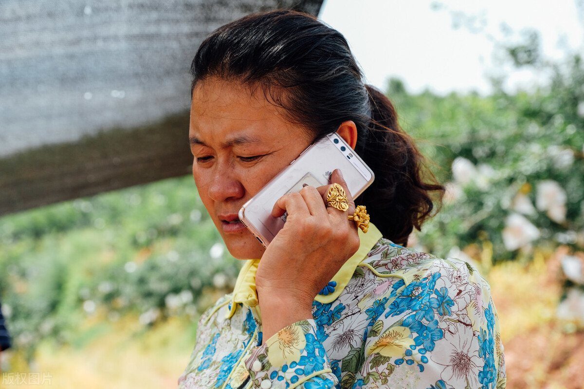 大姐离婚后成了亿万富婆,武汉大姐开一家餐饮店