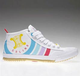 国产鞋遭鞋贩子炒作学生价值暴涨,国产鞋被炒出天价