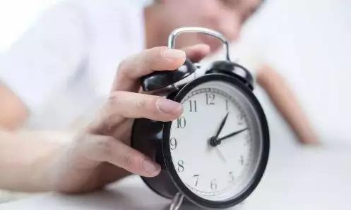 助眠入睡小妙招,中医助眠10秒入睡法