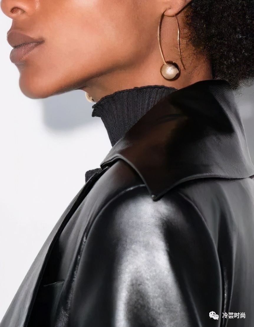 项链的活动扣佩戴方法,项链的佩戴要讲究八大搭配技巧