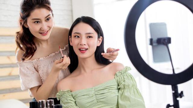 工科专业中女生最吃香的专业,文科专业女生上什么专业好