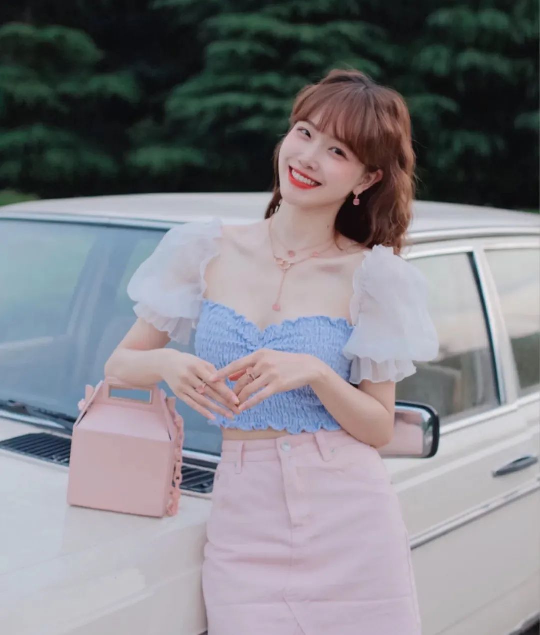 2020最火发型夏天短发女显脸小,几款简单的发型秋冬季最好的选择