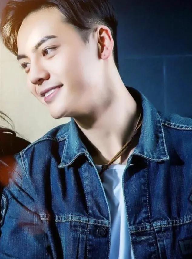 天生“花心脸”，痞帅不油腻，这6位自带坏男生魅力，不耍帅也酷