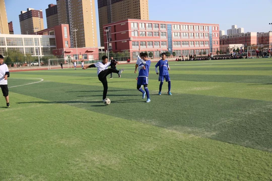 定边县东关小学足球队比赛视频,榆林市定边县第三中学足球联赛