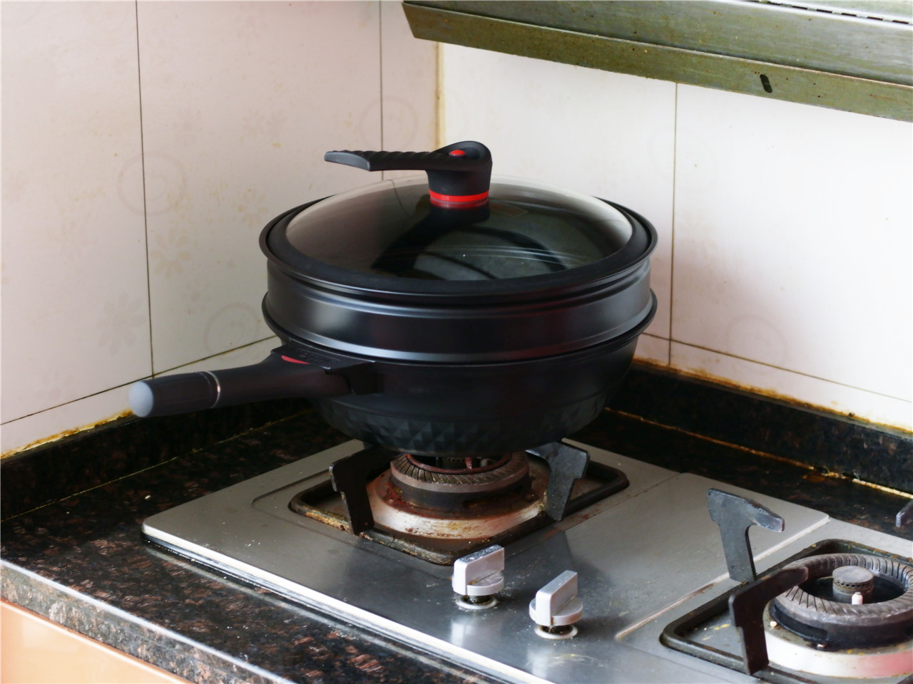 英国帝伯朗灵感系列紫钻钛金多用锅让居家烹饪变的快乐起来