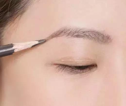 今年流行什么样的眉毛线条眉,一字眉毛流行吗