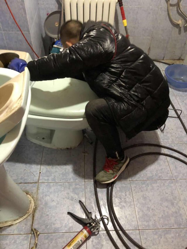 下水总管道堵塞谁来维修,下水管道堵塞找人修需要多少钱