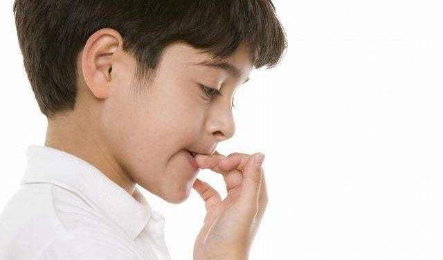 孩子咬指甲怎么办快速解决方法,孩子咬指甲怎么心理疏导