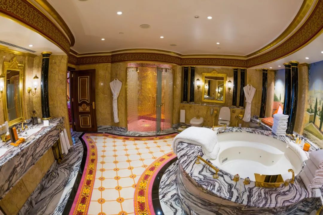 靠捡垃圾成为千亿富豪,靠捡垃圾成为千亿富翁合集