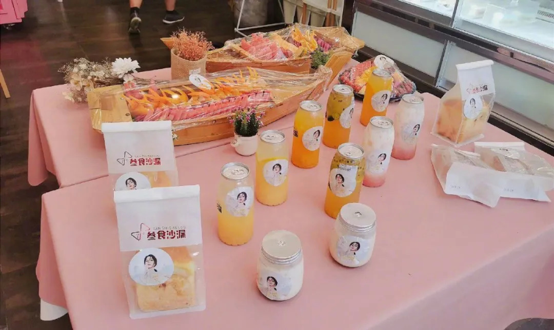 粉丝送礼物该说什么,粉丝送礼尴尬