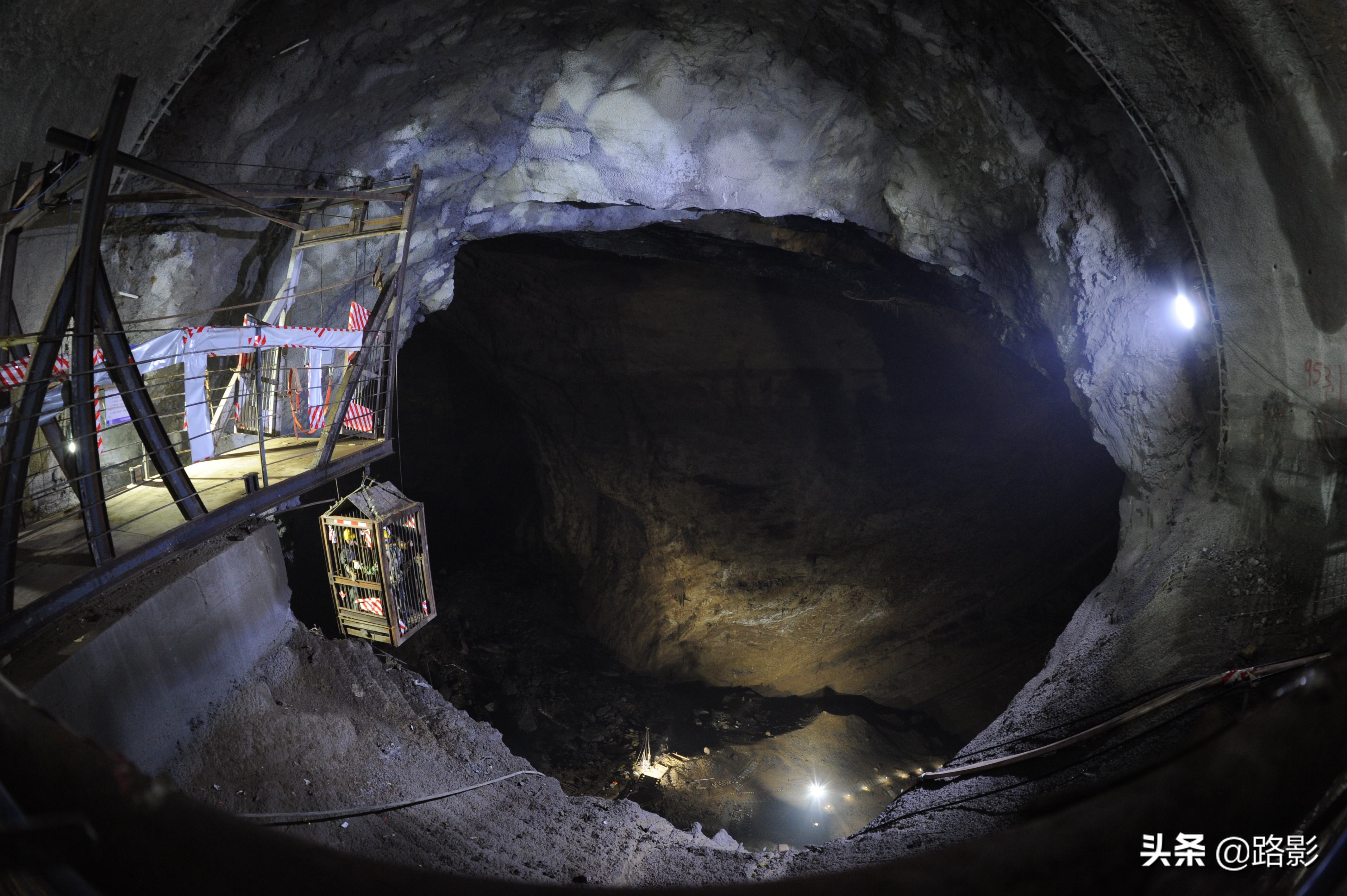 中国高铁隧道,溶洞铁路隧道