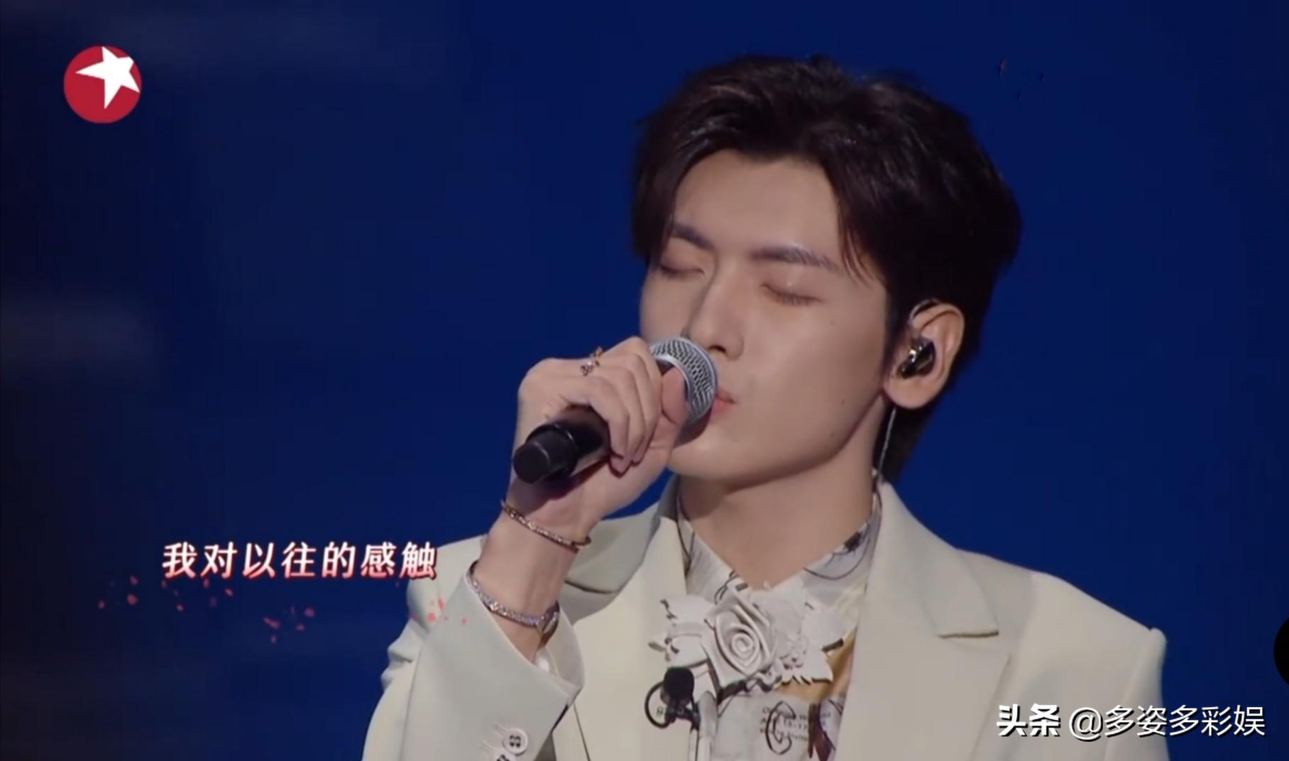 单依纯和周笔畅四个人合唱,周笔畅和单依纯唱歌现场版