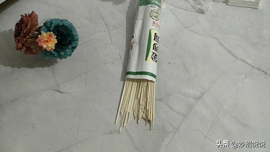 长虫子的挂面能吃吗,长虫的面条还能吃吗