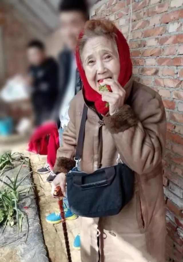 她曾是央视名嘴,她曾是央视主播42岁结婚