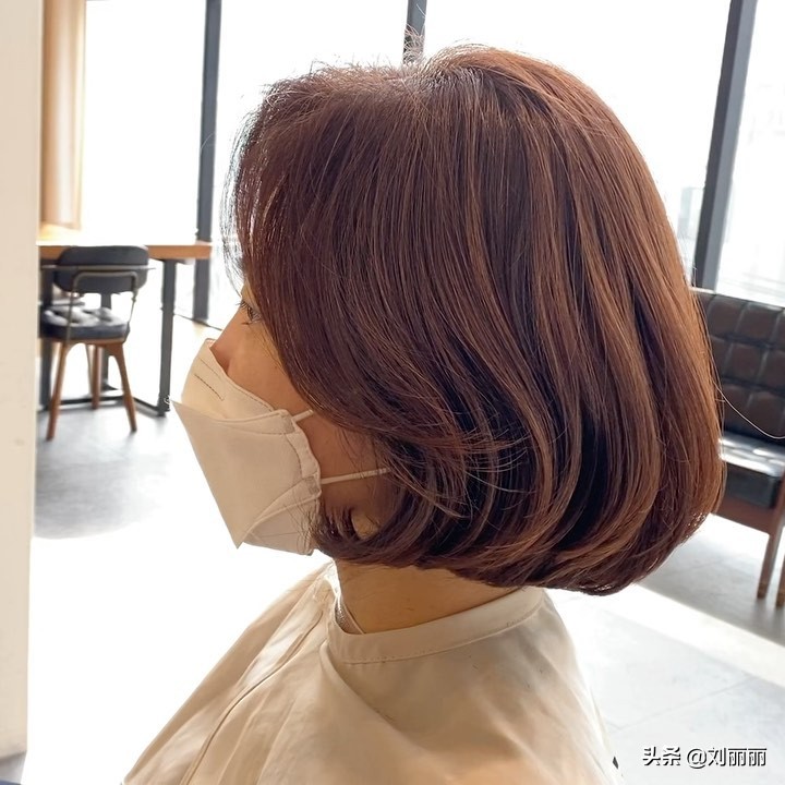 今年最流行羊毛卷中短发卷发,短发卷发推荐发量少羊毛卷