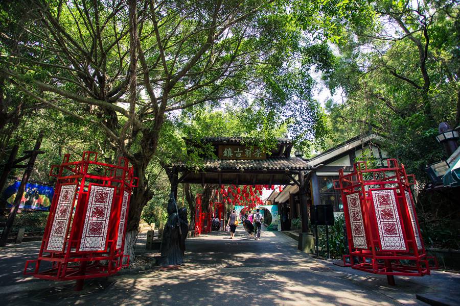 华侨城瀑布酒店房+餐+票，全部只要499！景区VIP通道免排队等你来