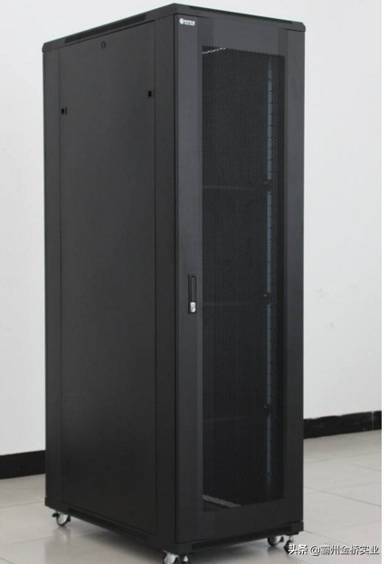 机柜网络跳线插的是什么设备,网络机柜网络跳线长短怎么处理