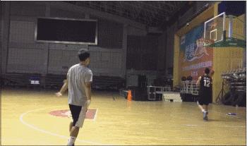 提升投篮速度，像机关枪一样垫步出手，让你射穿一切防守