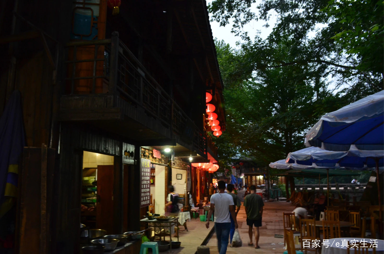 上里古镇，一个名副其实的古镇，人很少，跟丽江大研古城有的一比