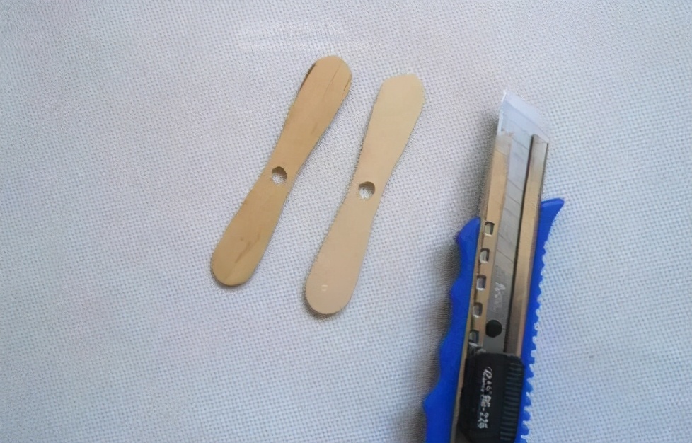 能飞的手工飞机制作幼儿园,国庆幼儿园手工制作飞机图文