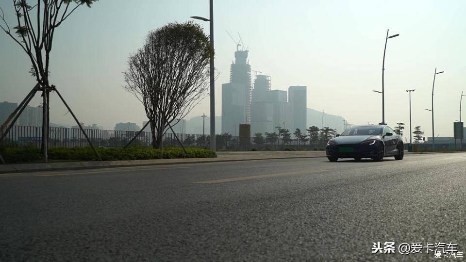 老款特斯拉modelsp100d续航,第一次买车特斯拉
