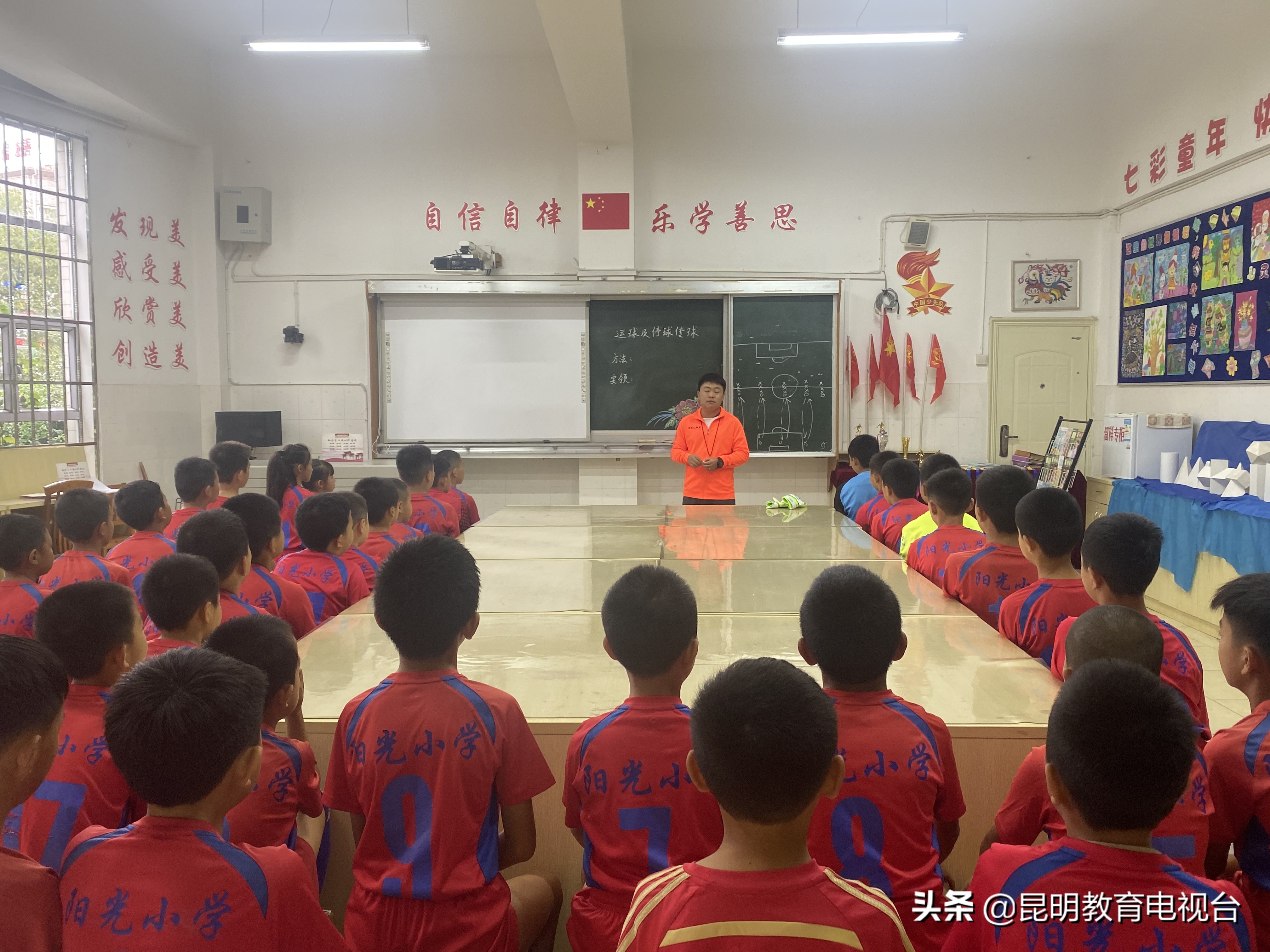 彰显足球特色打造魅力校园,小学校园足球特色学校经验与亮点