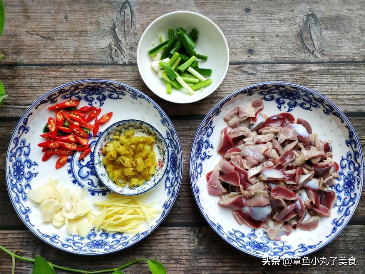 爆炒鸡胗开胃又下饭,爆炒鸡胗脆爽香辣美味佳肴