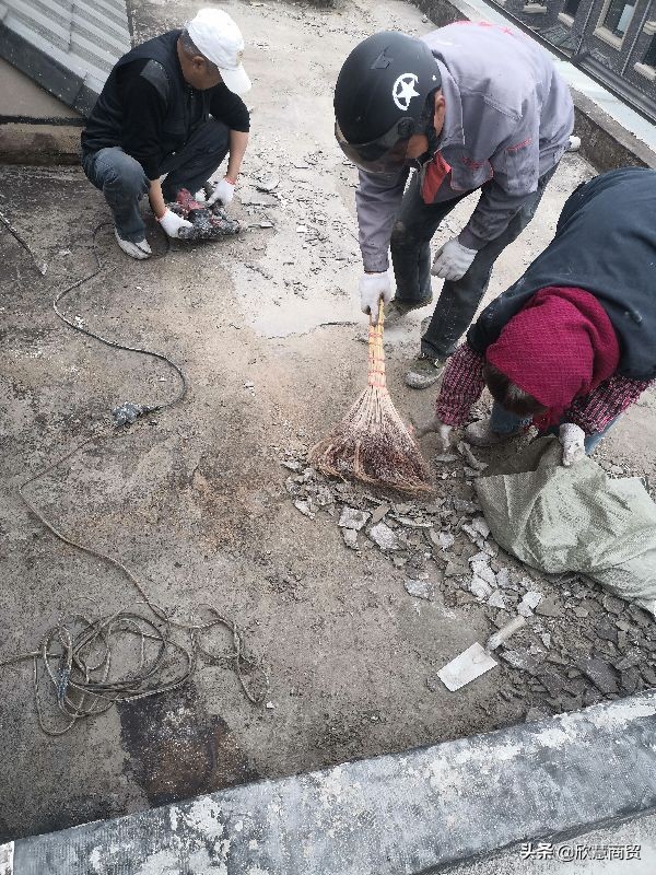 屋顶防水做完多长时间下雨没事,屋顶短期防水怎样最省钱
