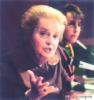 别小看一枚小胸针，透露着你的品位和故事……