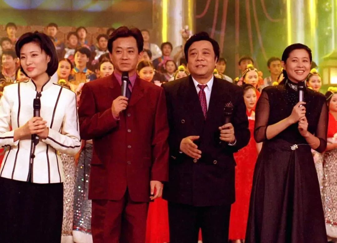 从倪萍到王冰冰国脸的审美变迁,与倪萍同年代的央视女主持人有谁