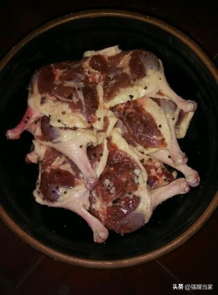 烟熏腊鸭腿和普通腊鸭腿,腌鸭腿蒸几分钟