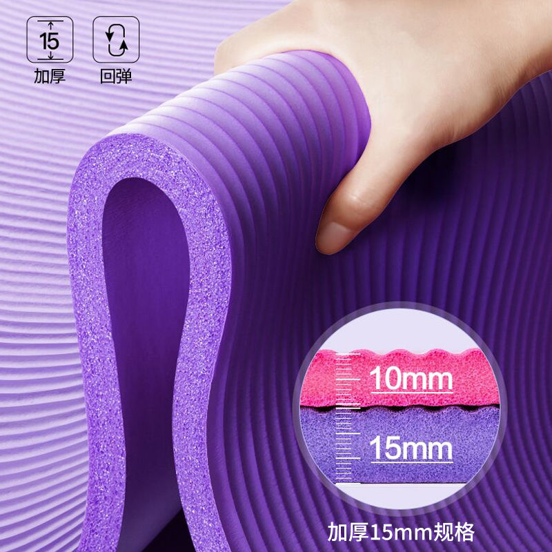 瑜伽垫上的垫子,瑜伽课瑜伽垫的图片