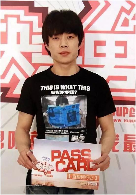 那么多“老艺术家”一辈子就唱一首歌,让我更愿意敬赵雷是条汉子