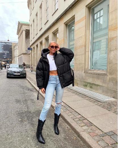 短款宽松羽绒服搭配单跟鞋,洋气短款羽绒服搭裤子