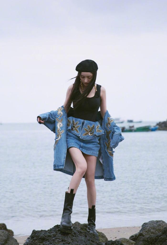 杨幂特别火袜子鞋,杨幂同款烟筒靴鞋子搭配