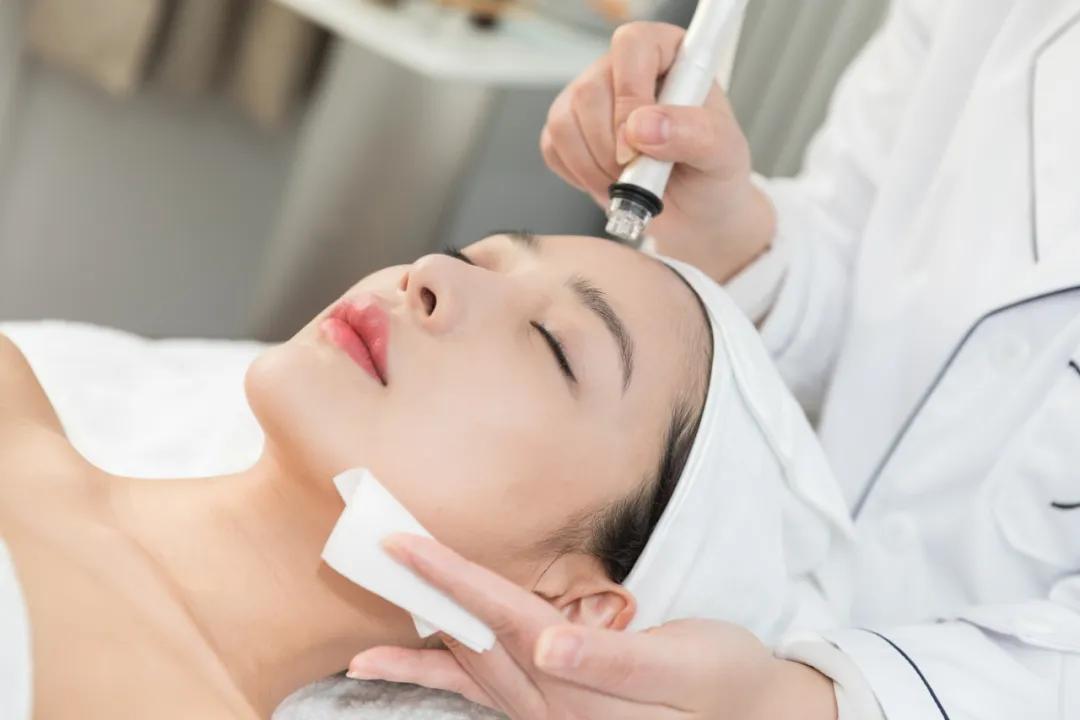 痘印痘坑毛孔粗大怎么消除,青春期留下的痘印痘坑怎么消除