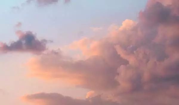 照亮生命的柔软、温暖和浪漫，都在这位“治愈系”女作家的童话里