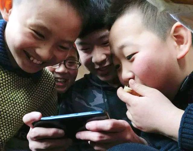 小学生对钉钉的差评,钉钉为什么成为了全小学生的噩梦