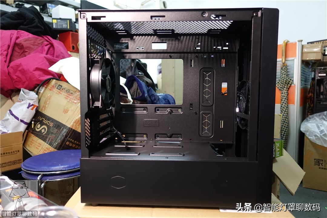 灯罩装机日记001：妹子的万元设计游戏机，感觉主板选错了