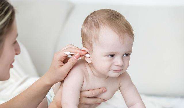 宝宝耳朵进水三步骤轻松搞定,耳朵进水下面哪种方法正确