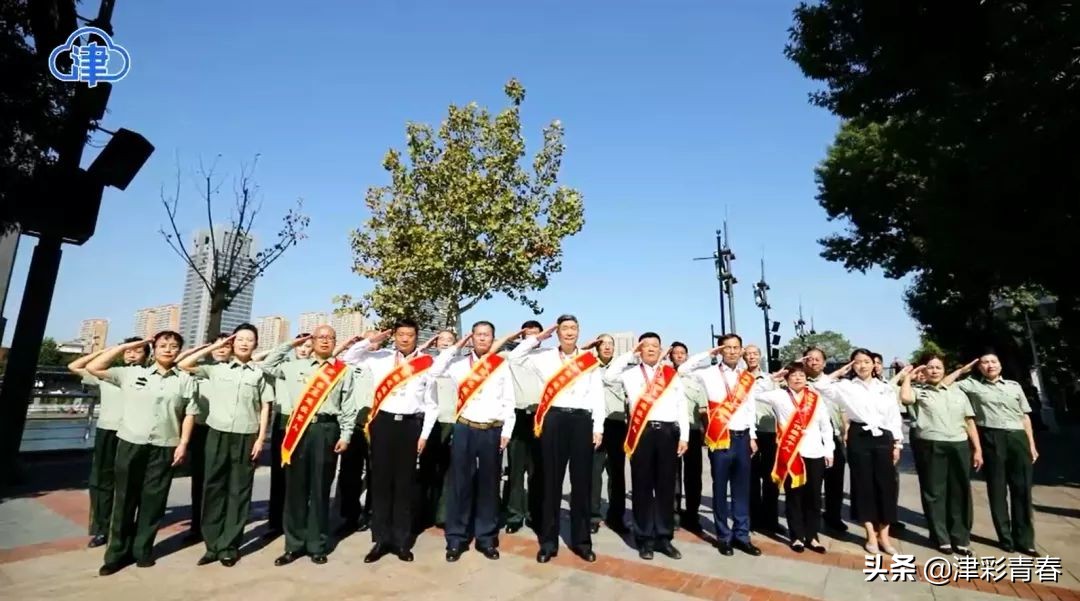 退役军人用军礼向祖国深情,不忘初心有战召必回