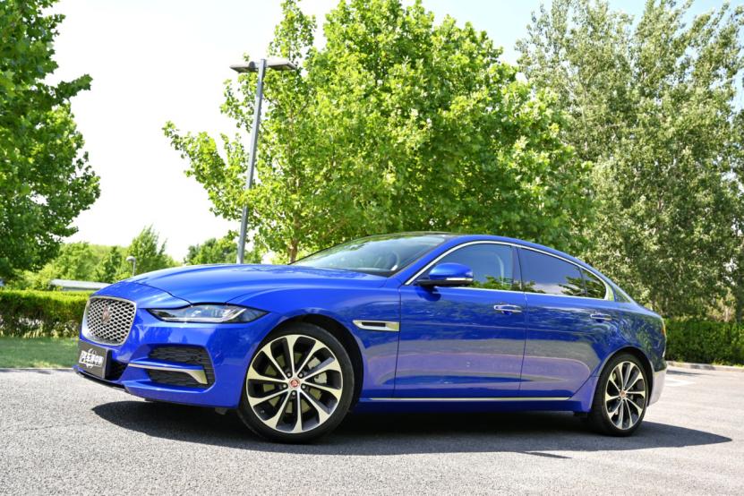 捷豹xel车门英伦气息,20年捷豹xel英伦绿